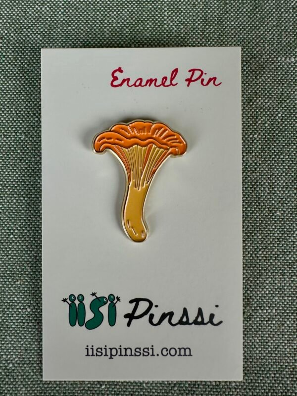 Chanterelle enamel pin with custom backing card – Finnish kantarelli design